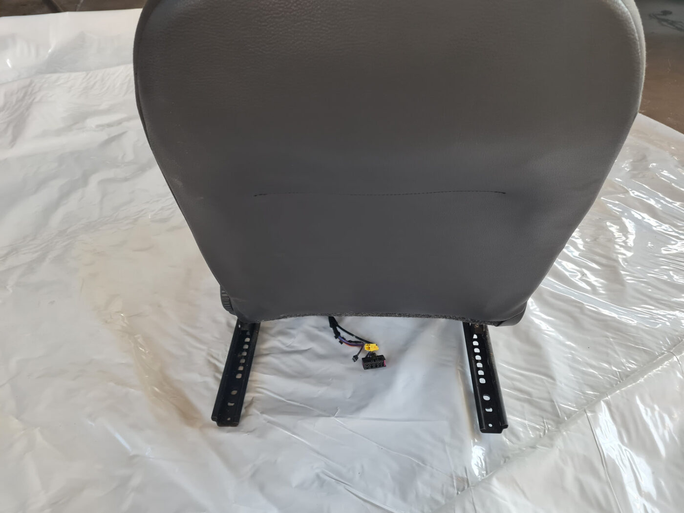 Priekšējais kreisais sēdeklis priekš VW GOLF 6 2011