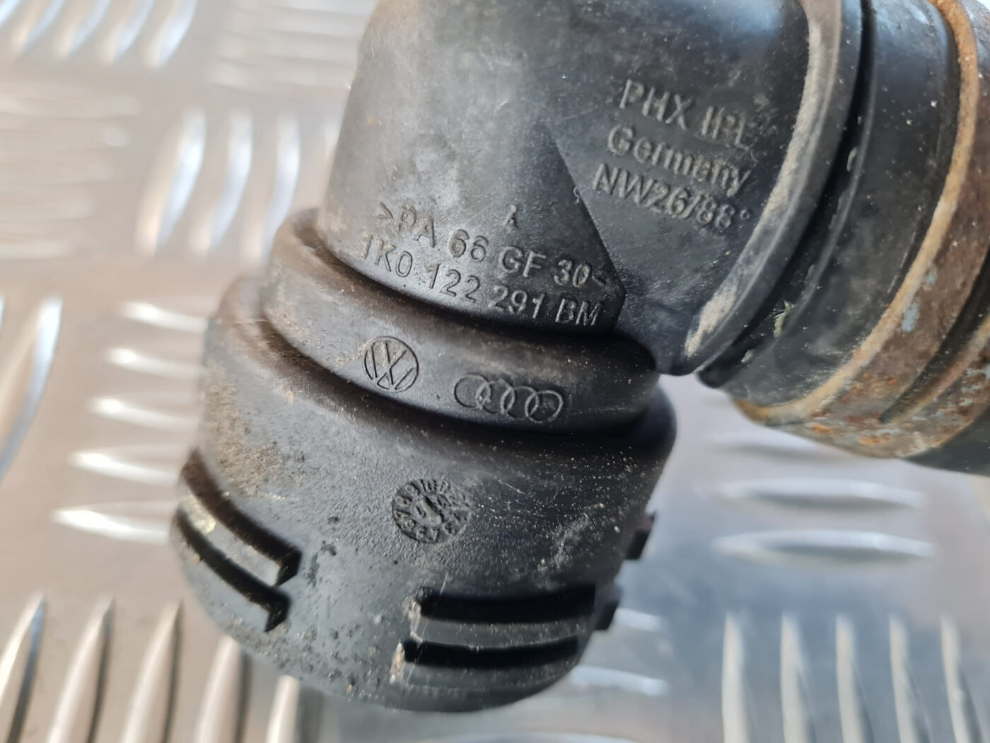 Dzesēšanas caurule priekš VW GOLF 6 2011 4 Dzesēšanas caurule priekš VW GOLF 6 2011