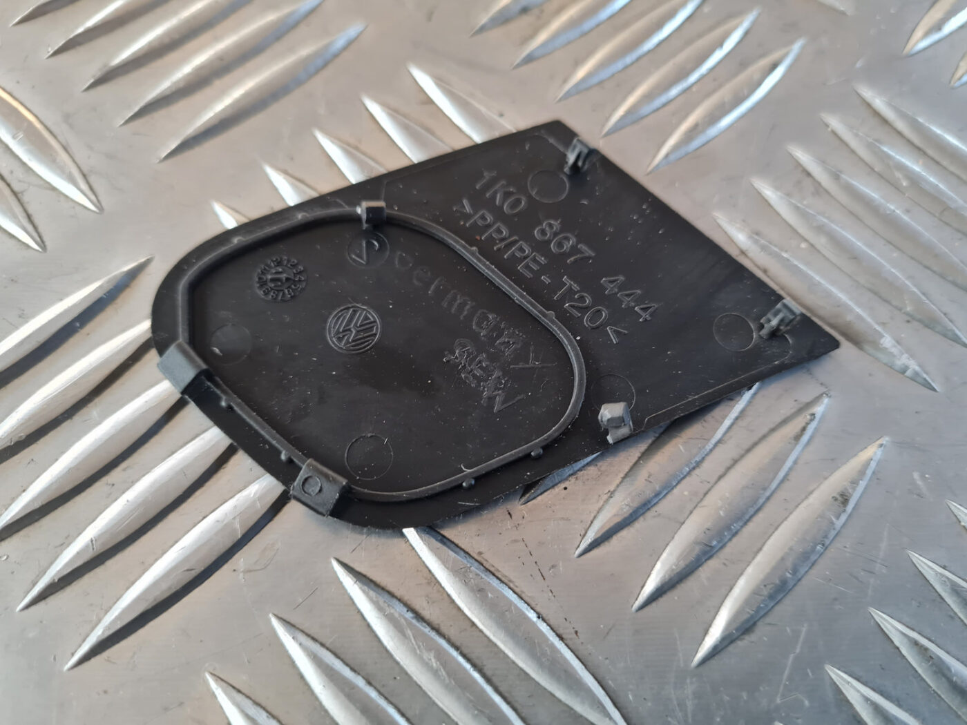 Salona plastmasa priekš VW GOLF 6 2011