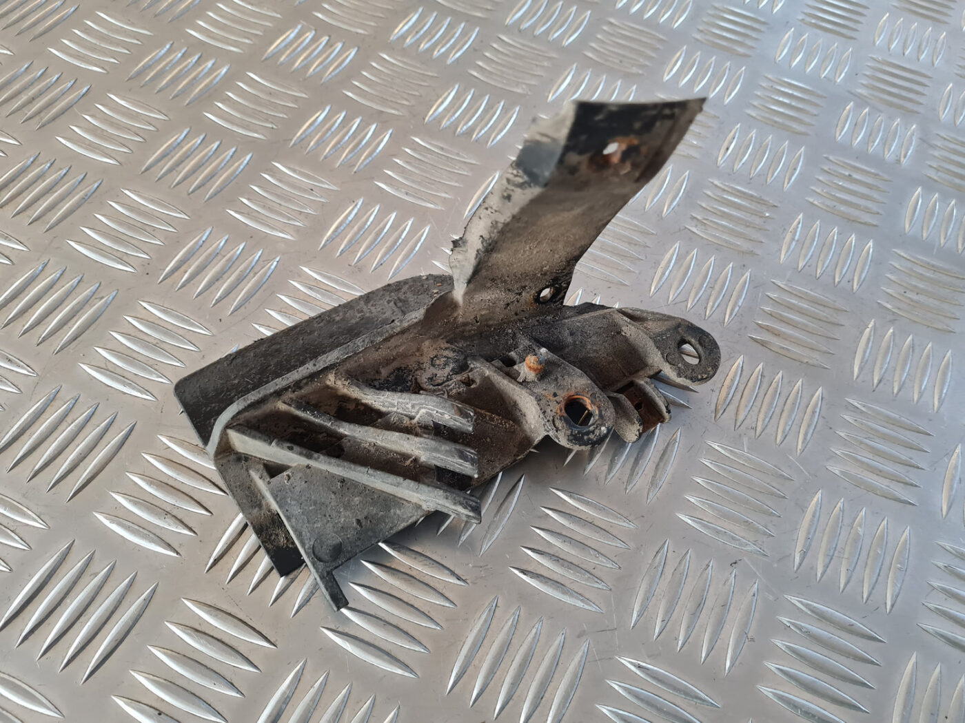 Aizmugurējais labais dubļusargs priekš VW GOLF 6 2011 2 Aizmugurējais labais dubļusargs priekš VW GOLF 6 2011