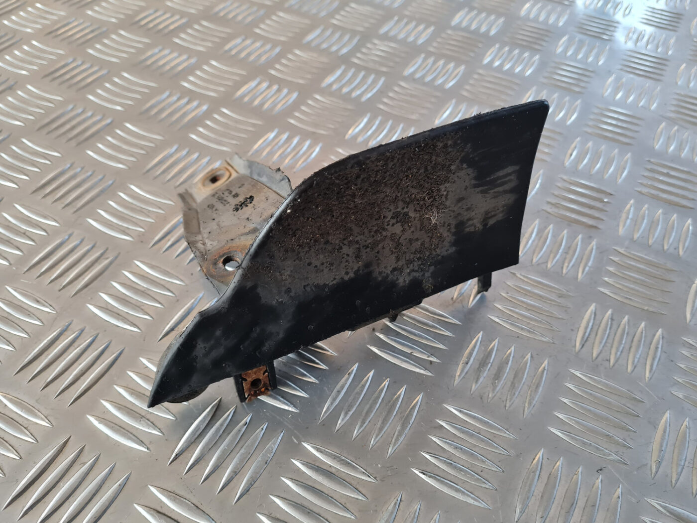 Aizmugurējais labais dubļusargs priekš VW GOLF 6 2011 5 Aizmugurējais labais dubļusargs priekš VW GOLF 6 2011