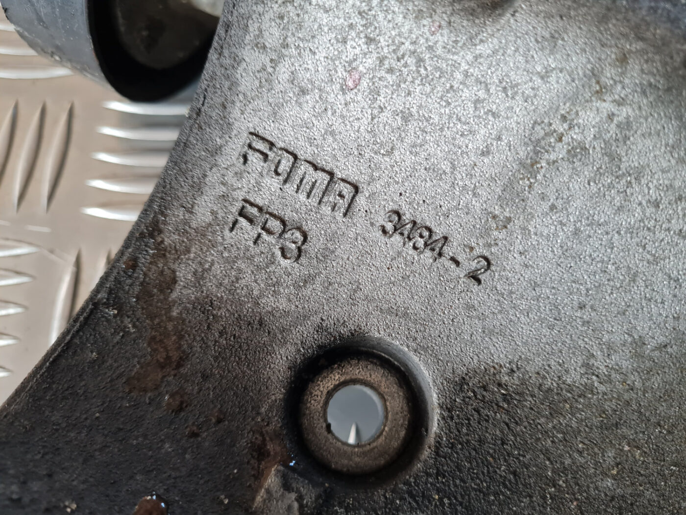 Ģeneratora kronšteins priekš VW GOLF 6 2011 6 Ģeneratora kronšteins priekš VW GOLF 6 2011