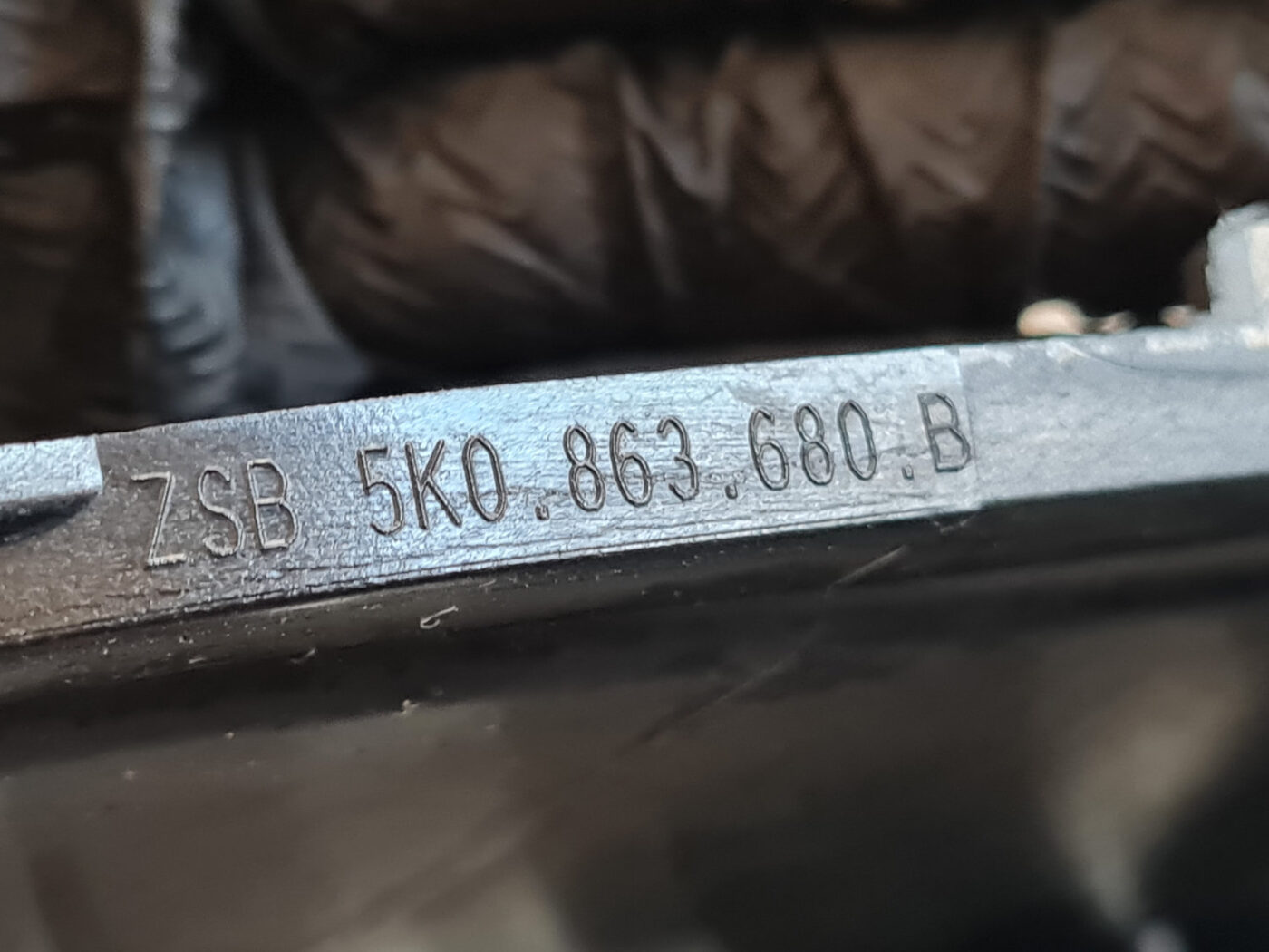 Centrālās konsoles (apdares) sānu panelis priekš VW GOLF 6 2011