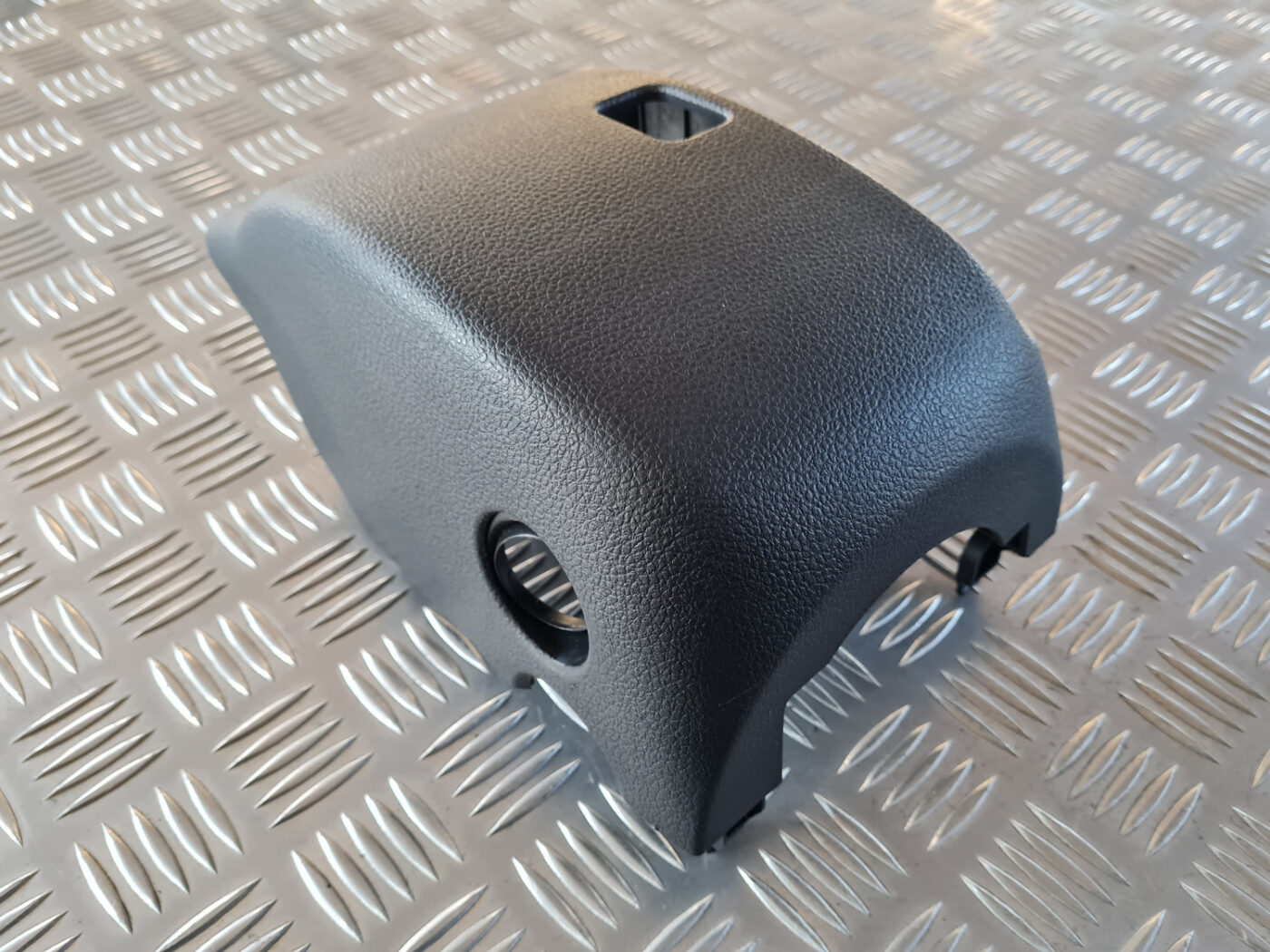 Stūres statnes putekļu aizsargs (salonā) priekš VW GOLF 6 2011