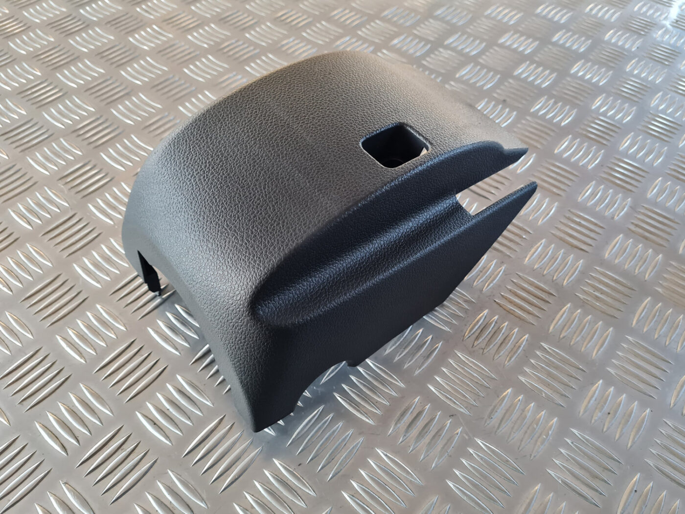 Stūres statnes putekļu aizsargs (salonā) priekš VW GOLF 6 2011