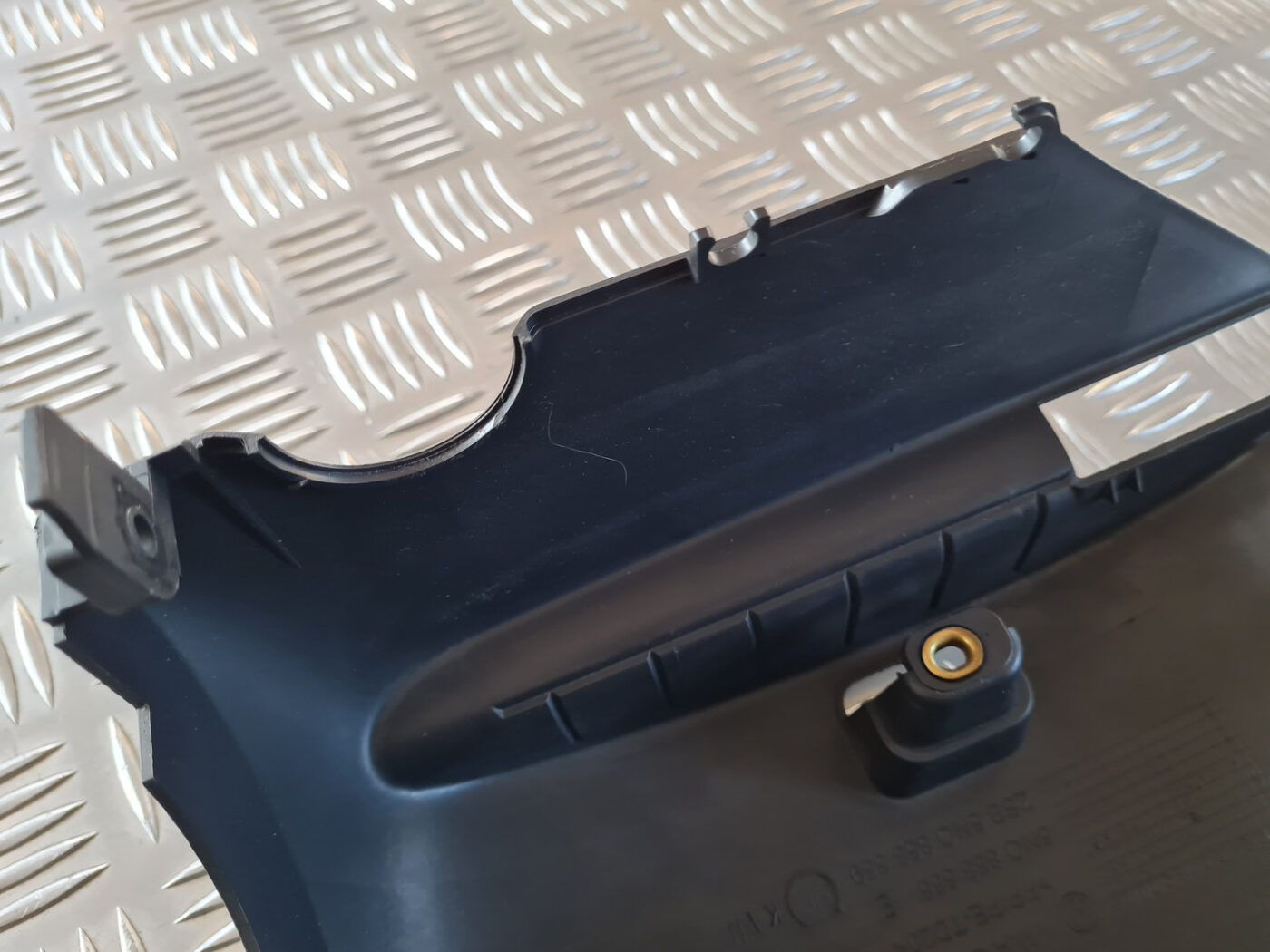 Stūres statnes putekļu aizsargs (salonā) priekš VW GOLF 6 2011