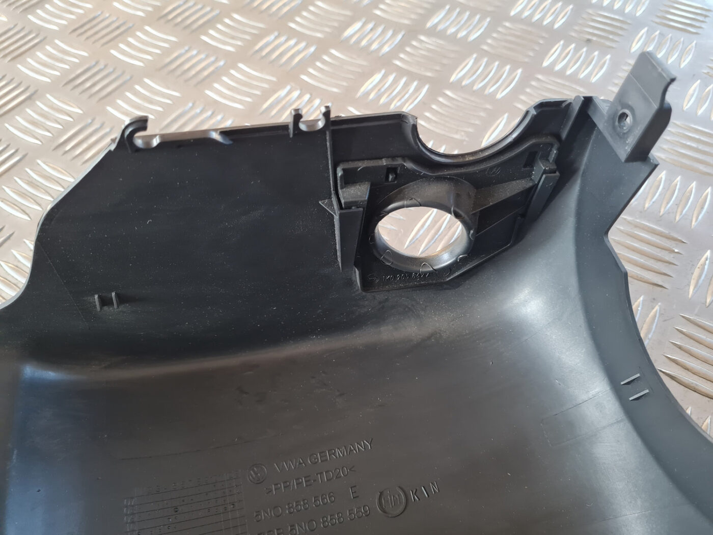 Stūres statnes putekļu aizsargs (salonā) priekš VW GOLF 6 2011