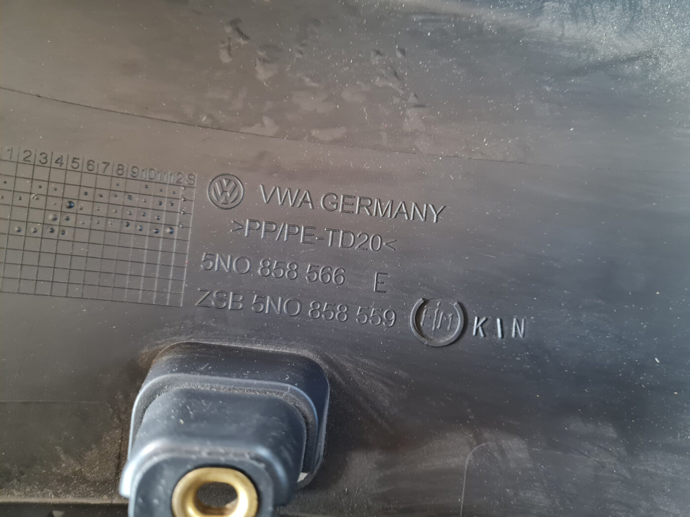 Stūres statnes putekļu aizsargs (salonā) priekš VW GOLF 6 2011