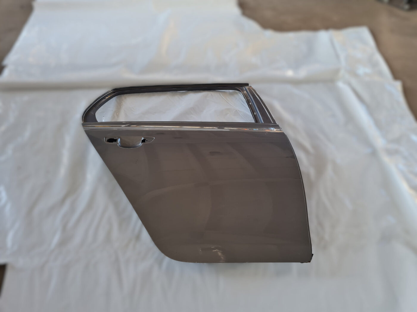 Aizmugurējās labās durvis priekš VW GOLF 6 2011