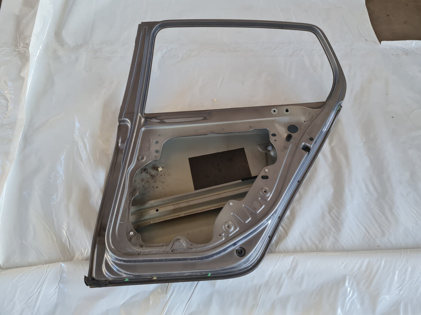 Aizmugurējās labās durvis priekš VW GOLF 6 2011