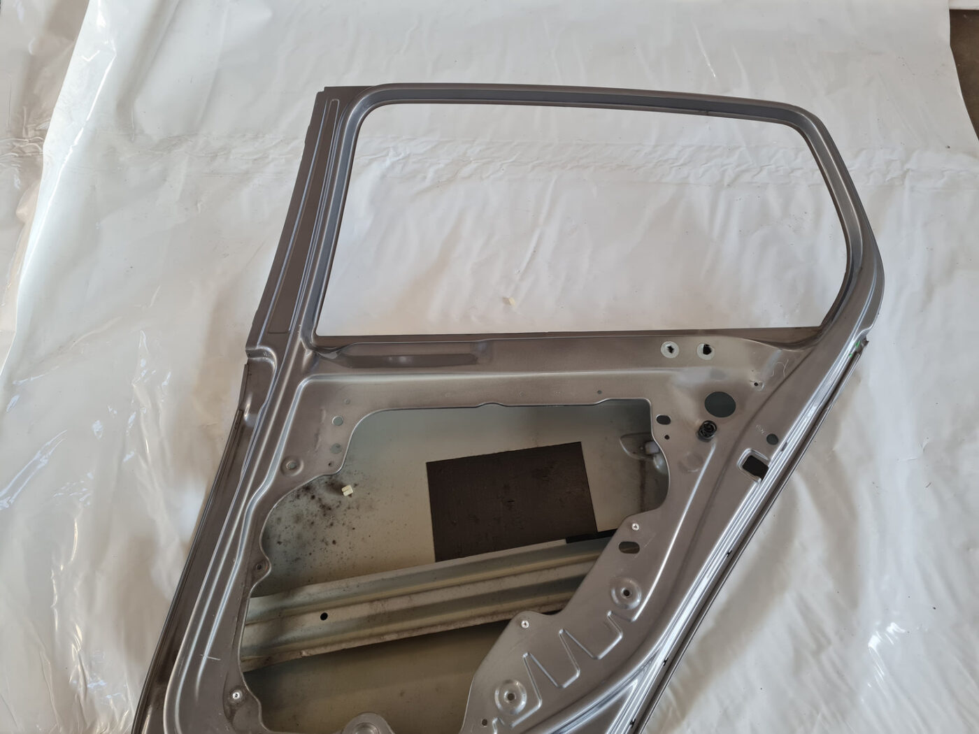 Aizmugurējās labās durvis priekš VW GOLF 6 2011