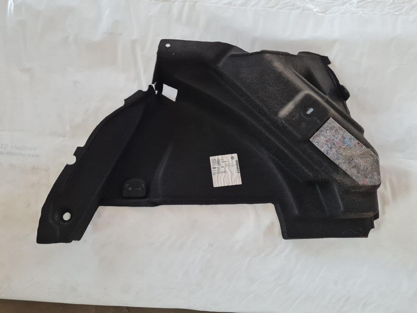 Bagāžnieka nodalījuma sānu apdare priekš VW GOLF 6 2011 4 Bagāžnieka nodalījuma sānu apdare priekš VW GOLF 6 2011