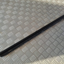 Durvju stikla moldings priekš VW GOLF 6 2011