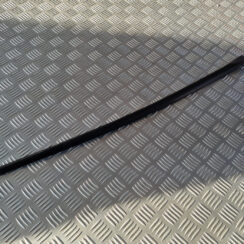 Vējstikla moldings priekš VW GOLF 6 2011