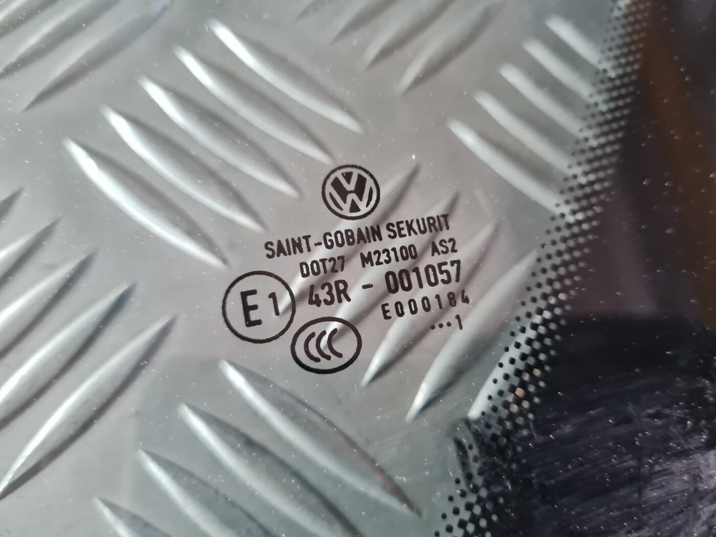 Kreiso durvju stūra stikls priekš VW GOLF 6 2011 2 Kreiso durvju stūra stikls priekš VW GOLF 6 2011