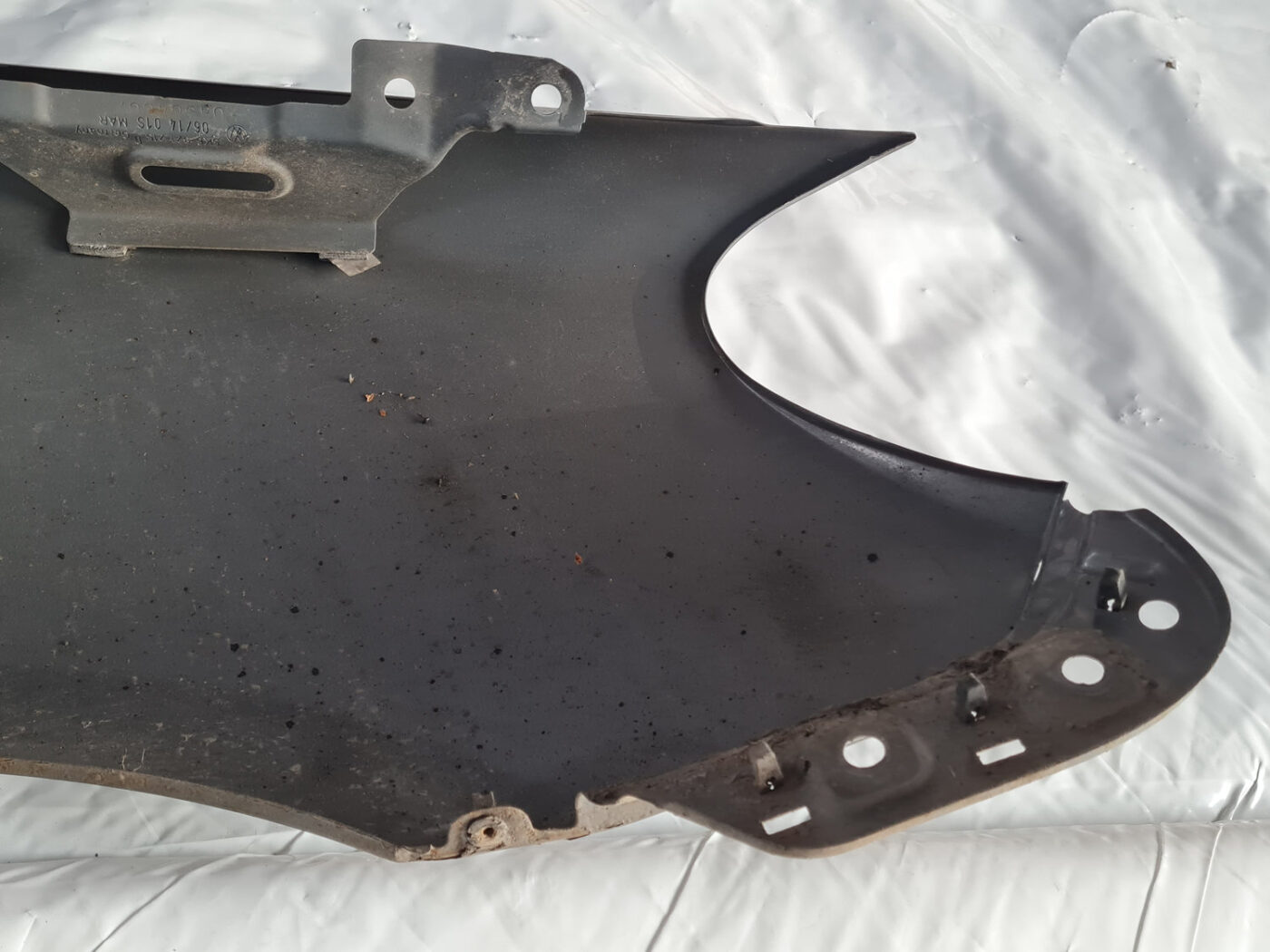 Priekšējais kreisais spārns priekš VW GOLF 6 2011