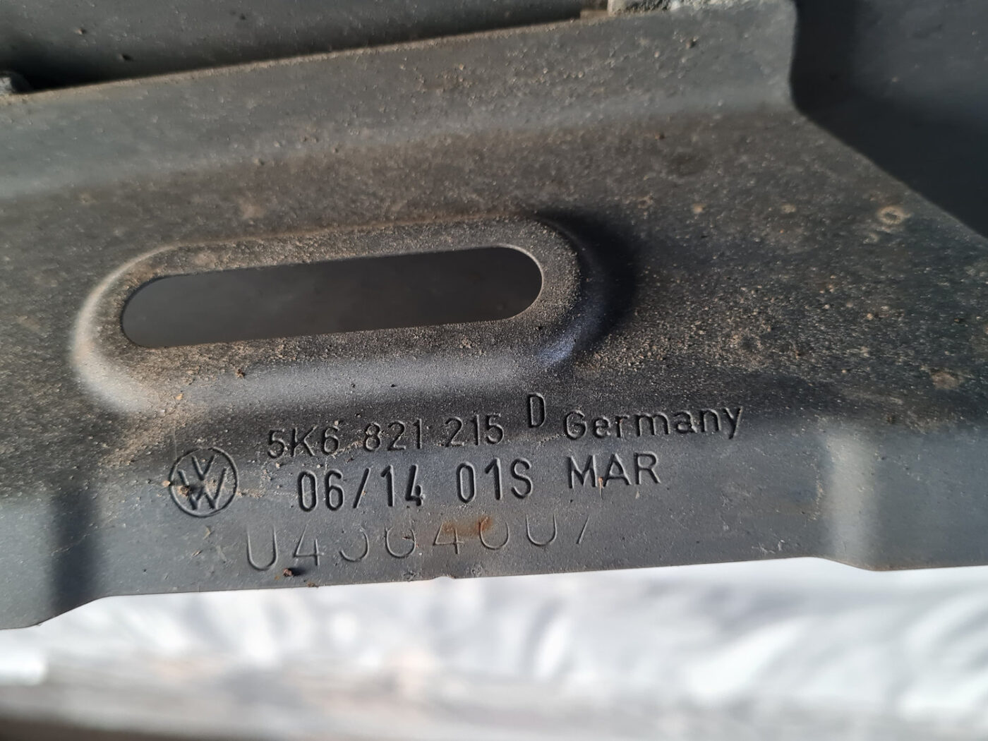 Priekšējais kreisais spārns priekš VW GOLF 6 2011