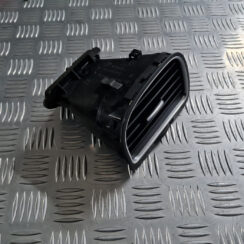 Mērinstrumentu paneļa gaisa vads, pa kreisi priekš VW GOLF 6 2011