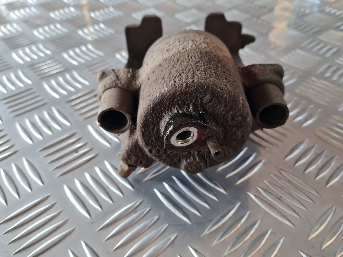 Priekšējais labais suports priekš VW GOLF 6 2011 3 Priekšējais labais suports priekš VW GOLF 6 2011