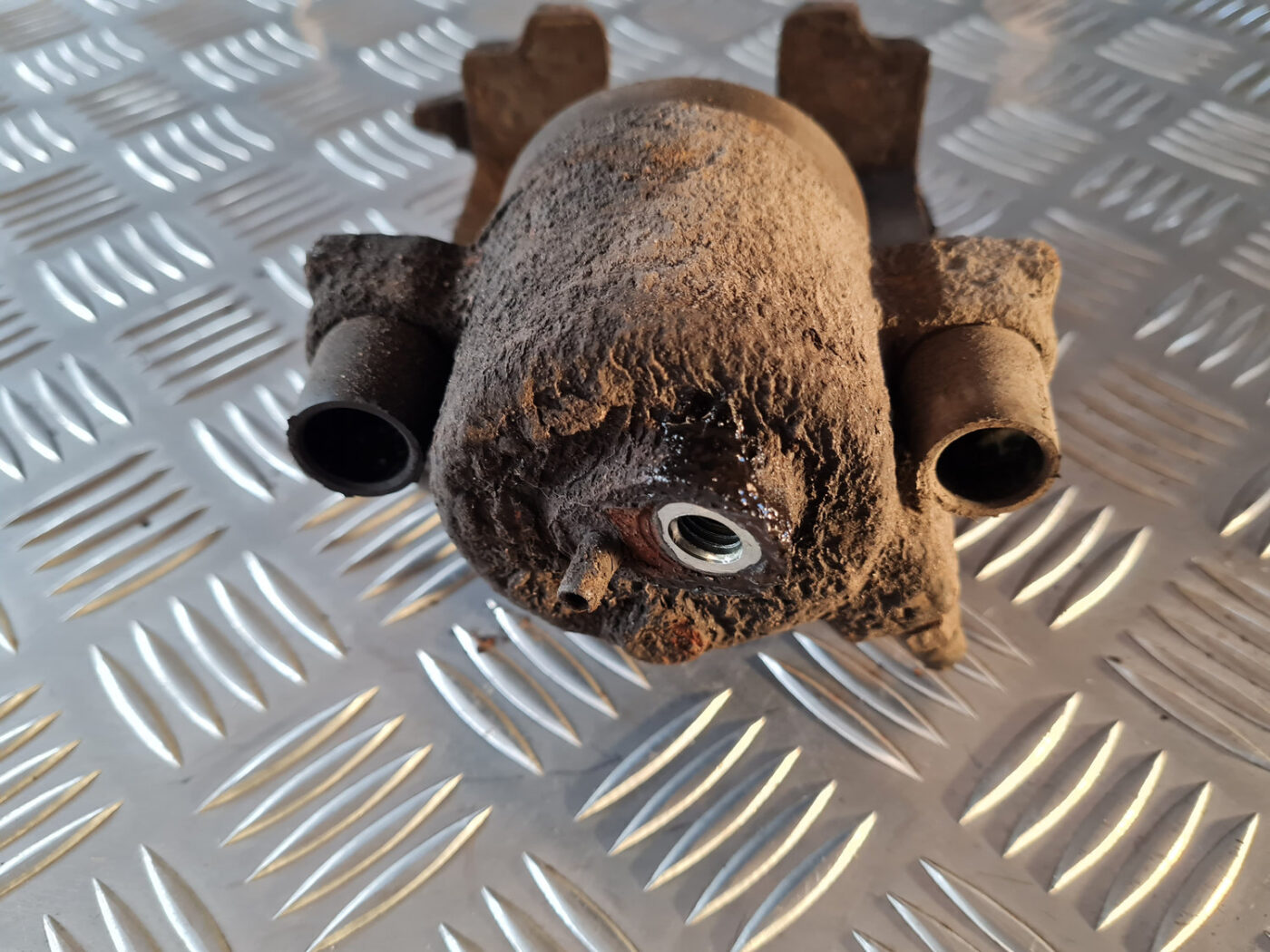 Priekšējais kreisais suports priekš VW GOLF 6 2011 3 Priekšējais kreisais suports priekš VW GOLF 6 2011